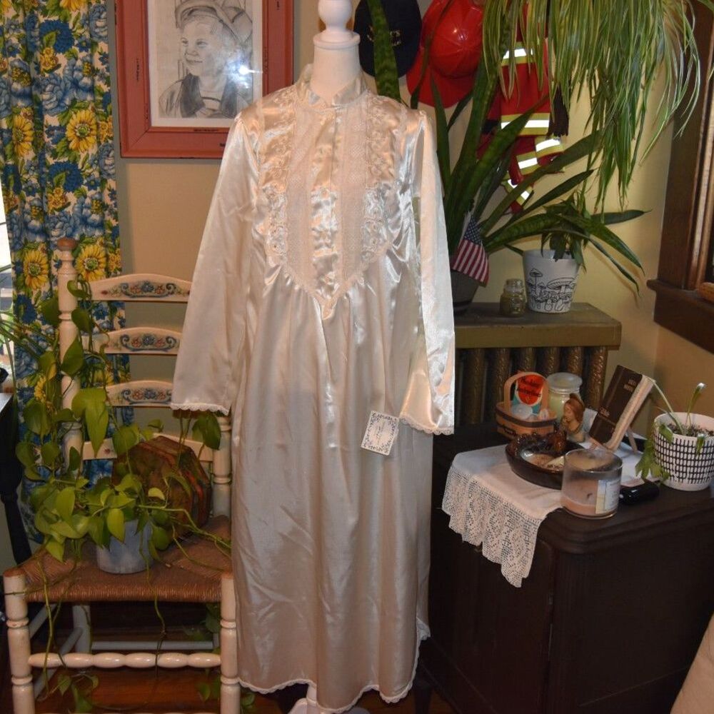 Vintage Amanda Stewart Intimates Deadstock Nightgown White Lace Small-Large NWT
